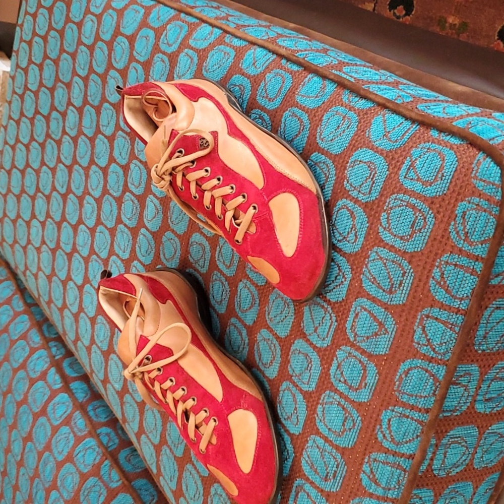 Stylish Red and Tan Men's Sneakers - Picture 16 of 16